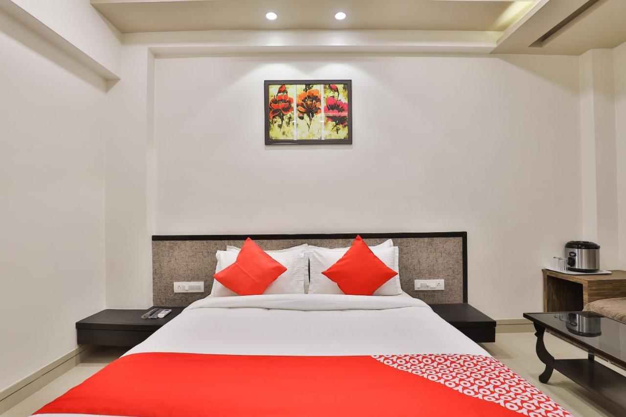 Oyo 23289 Hotel Anmol Palace Ahmadabad Zewnętrze zdjęcie