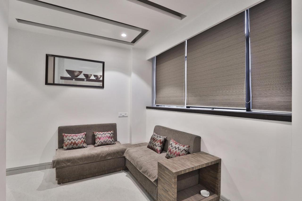 Oyo 23289 Hotel Anmol Palace Ahmadabad Zewnętrze zdjęcie